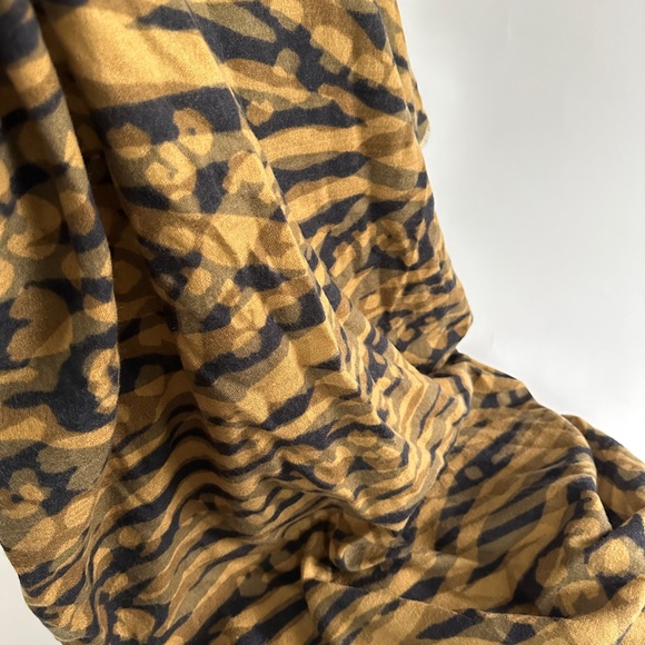 Animal print scarf large soft scarf, size M new with tags - Picture 9 of 9